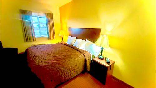 Hoisington Hotel | Park View Inn & Suites Hoisington near Great Bend
