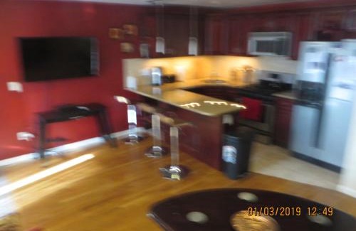 Union City Apartment | Park-View Sleeps 12 3BR