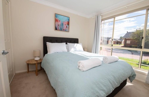 Orange East House | Park Villa | Near CBD, Spacious, Ideal for Work