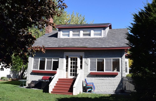 Upper Village House | Park your car and ATV/Snowmobile from the door!