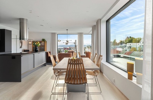 Tromso Apartment | Parkgata 15 Luxury Apartment, 2 bad rooms, 2 bathroom, parking Downtown Tromso
