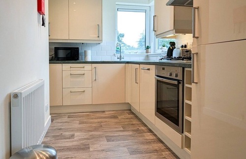 Rosyth Apartment | Parkgate 2 bed, private parking, Rosyth M90