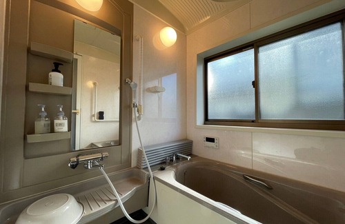 Harunako Onsen House | Parking available! Private ryokan for large groups staying without meals: Shunsatsu Shuyu~SHIKI~ (Japanese only)