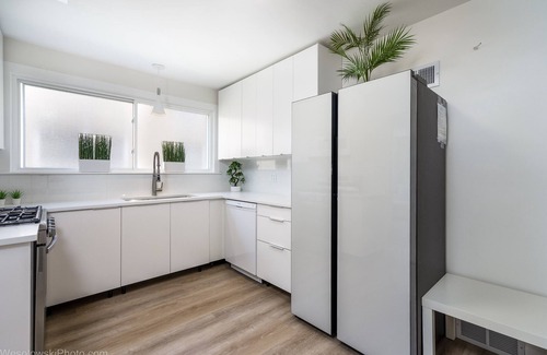 Skokie Condo | Parking, Balcony, Near Universities, Ravinia, NAPA & Train to Chicago