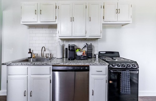 Victorian Village Apartment | Parking Free - PRIME Location – Over 4,500 Reviews