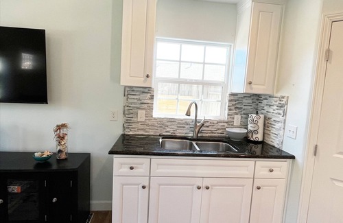 Santa Maria Cottage | Parkside Cottage w/Patio/BBQ - 20 min to beach