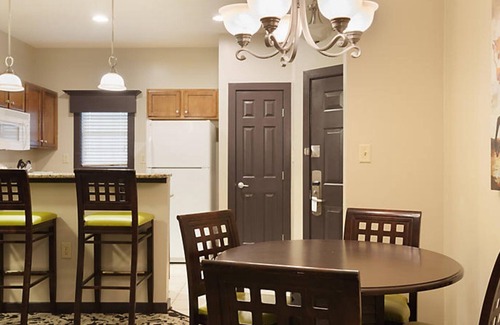 Lackey Resort | Parkside Williamsburg Resort, 2br deluxe villa, free WiFi and parking