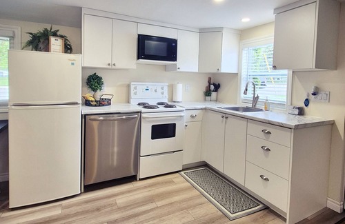 Leamington Cottage | Parkview Boho Cottage 5 - Cedar Serenity