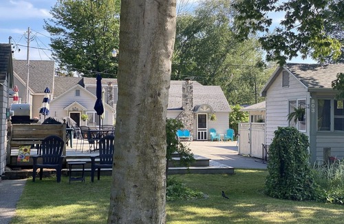 Ludington Cottage | Parkview Cottage #5, 1/2 block from beach