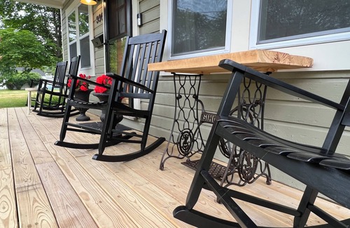 Youngstown Cottage | Parkview Cottage in the Heart of Youngstown - Sleeps 4/Small Dog Friendly
