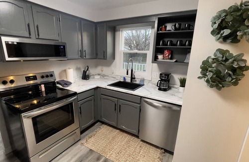 Fort Wayne House | Parkview Prince, Large 3 Bedroom Family Home N FW!