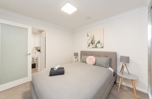 Rockingham Apartment | Parkview Suite 30 - Just minutes from entertainment precincts, shopping centres!