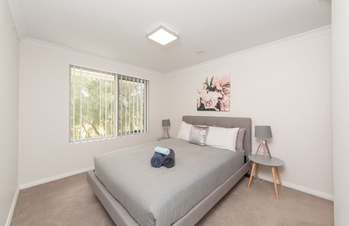 Rockingham Apartment | Parkview Suite 30 - Just minutes from entertainment precincts, shopping centres!