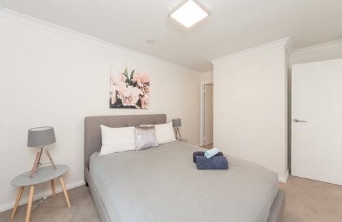 Rockingham Apartment | Parkview Suite 30 - Just minutes from entertainment precincts, shopping centres!