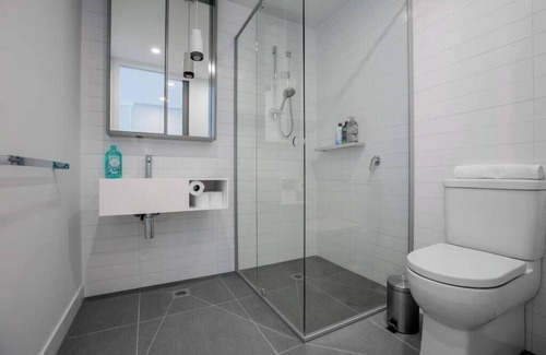 Parkville Apartment | Parkville 2BR Apt/Zoo/Playground/Parks/Hospital