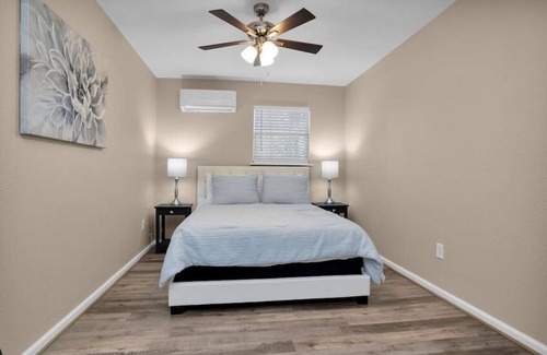Conroe House | Parkway Apartment 2BR · 2-Br Guesthouse on 6 Peaceful Acres
