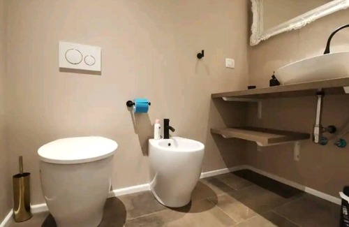 Parma City Centre Apartment | Parma Express: Apartment Front of Train Station & Parking