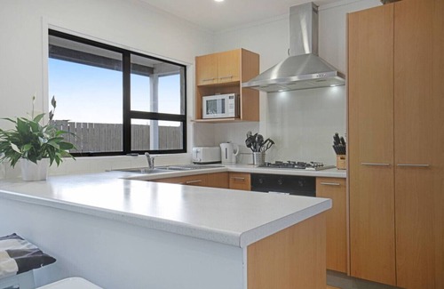 Parnell Apartment | Parnell Home with Pool, Parking and Rangitoto View