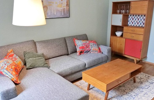 Schwerin Apartment | Parrot in the old town of Schwerin - ABC569