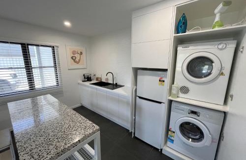Bundaberg North Apartment | Parrots Nest - 1 Bedroom