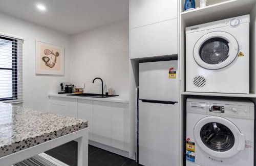 Bundaberg North Apartment | Parrots Nest - 2 Bedroom