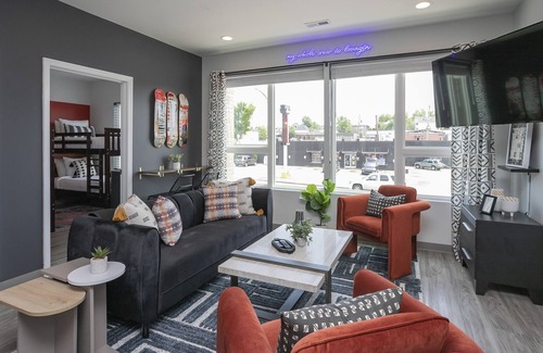 Maxwell House | 🥳🎉​ ​Party Like It’s 1999 – Best East Nashville Location! Walkable!