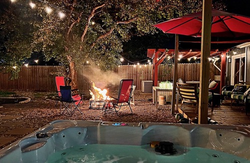 Austin House | Party with a Jaccuzzi, Firepit and Backyard Games for 12+