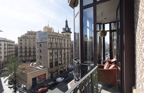 Eixample Apartment | Paso Doble - 2 Bedroom/1 Bathroom Apartment, Next To Plaza Cataluña