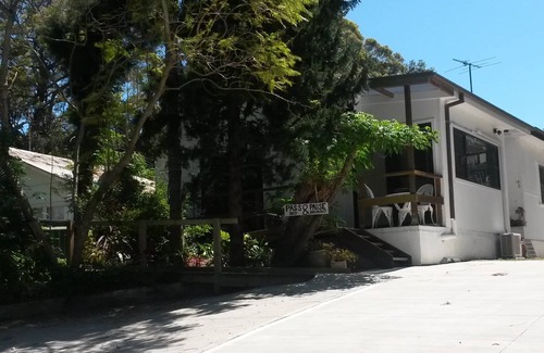 Thirroul Villa | Pass and Pause Bedsit Holiday Accommodation