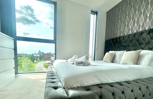 Belle Vue Apartment | Pass the Keys | 2 Bedroom Apartment Sleeps 6 Etihad Stadium