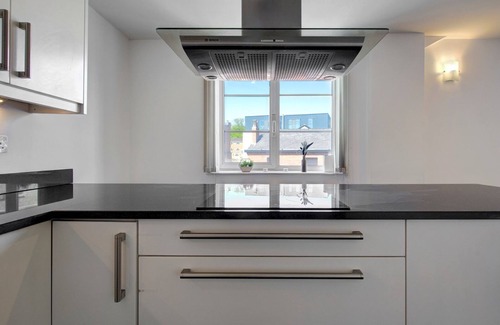 Trafford Apartment | Pass the Keys | Amazing 2 Bed in Altrincham