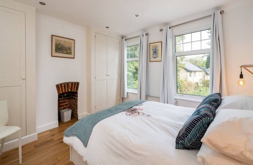 Chorleywood West House | Pass the Keys | Beautiful Period Cottage in Chorleywood Sleeps 6