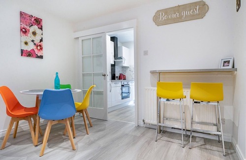 Belfast City Centre Apartment | Pass the Keys | Bright & Airy 2BR/2 Bath Apt in Perfect Location