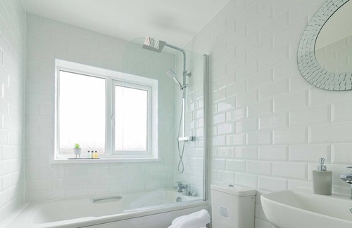 Bloxwich House | Pass the Keys | Bryn House Short Stays