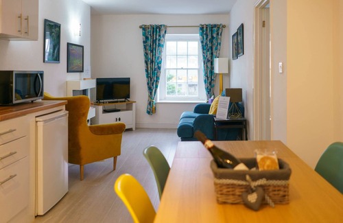 Aberaeron Apartment | Pass the Keys | Central Aberaeron- Cosy 2 bed flat | Sleeping 4