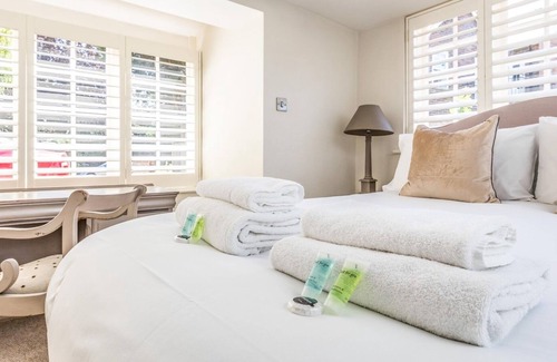 Singleton Cottage | Pass the Keys | Charming Cottage with pretty Private Garden