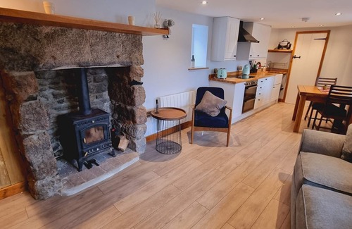 Bridford House | Pass the Keys | Charming 19th century country cottage for 2 guests