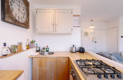 Golborne Apartment | Pass the Keys | Charming Victorian Gem Near Portobello Market - Explore Notting Hill in Style!