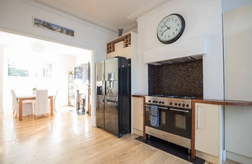 Windsor House | Pass the Keys | Charming Victorian House w/Parking + River Walks