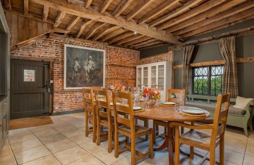 High Wycombe House | Pass the Keys Chilterns Farm House - West Wycombe Park