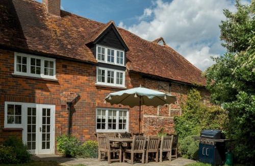 High Wycombe House | Pass the Keys Chilterns Farm House - West Wycombe Park