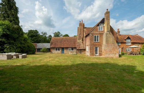 High Wycombe House | Pass the Keys Chilterns Farm House - West Wycombe Park
