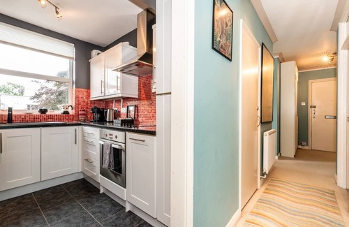 Richmond-upon-Thames Apartment | Pass the Keys | City convenience - the whole package