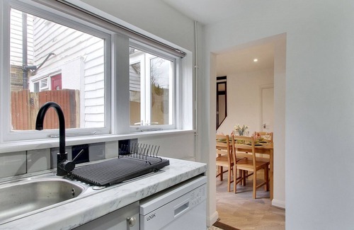 Hawkhurst House | Pass the Keys | Cosy Cottage Hawkhurst