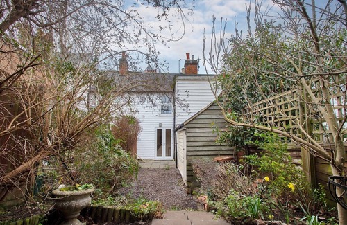 Hawkhurst House | Pass the Keys | Cosy Cottage Hawkhurst