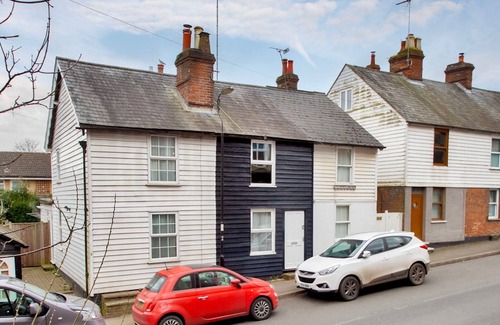 Hawkhurst House | Pass the Keys | Cosy Cottage Hawkhurst