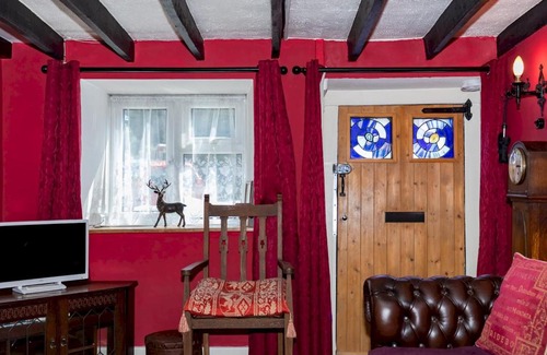 Puriton House | Pass the Keys Cosy Cottage with Fireplace