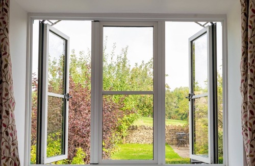 Longborough House | Pass the Keys | Delightful 4 bedroom Cotswold character cottage