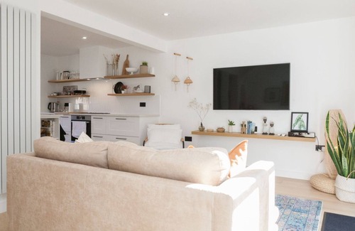 Wapping House | Pass the Keys | Designer 2 Storey Garden House