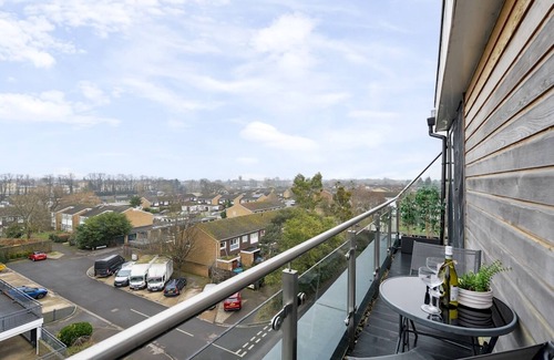 West Molesey Apartment | Pass the Keys | Elegant & Spacious 1 Bed Retreat